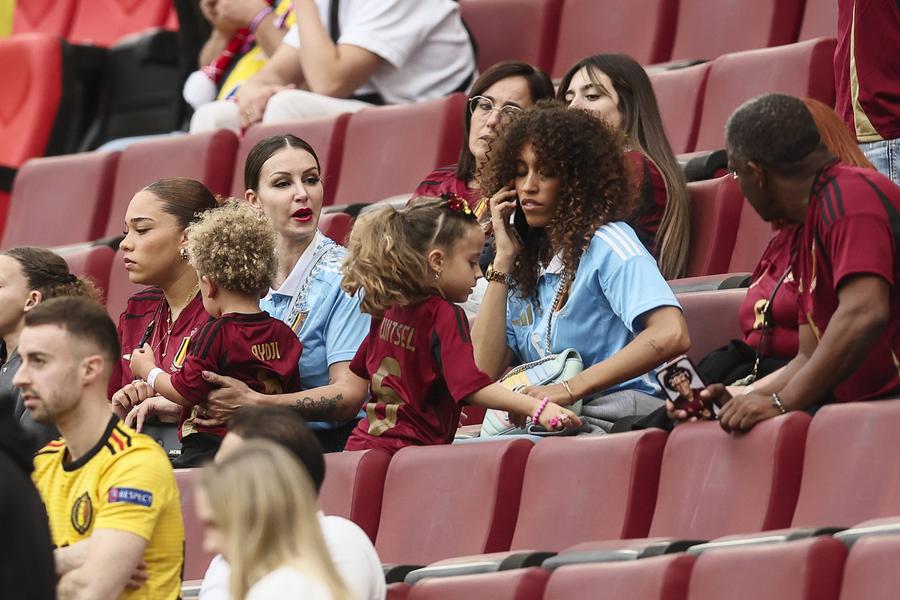 „Ăștia au dat foc la stadion!” » 15 detalii observate la Belgia - România și singurul plus al „tricolorilor”: susținerea fabuloasă a publicului