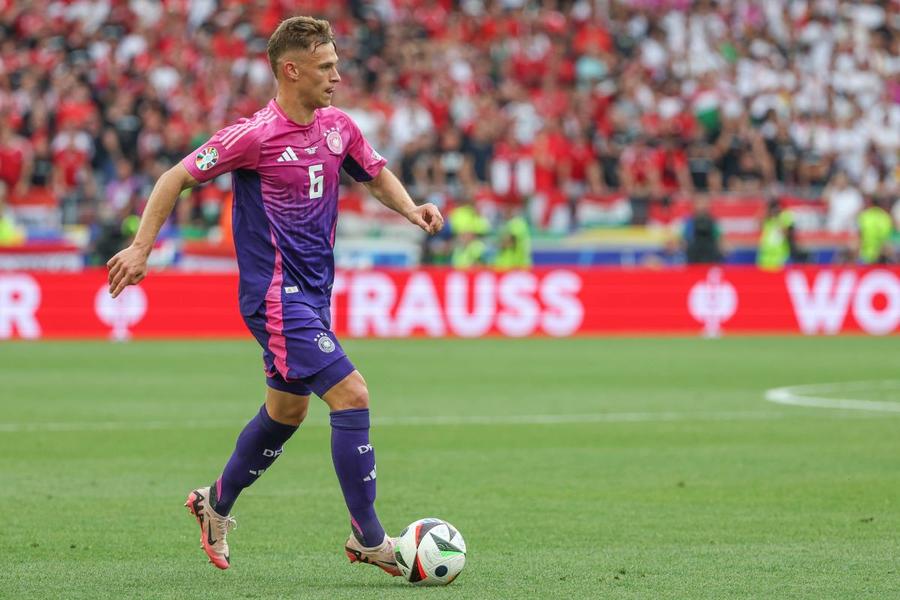 Joshua Kimmich (Germania), la Euro 2024 Foto: Imago Images Joshua Kimmich, una dintre vedetele Germaniei, a trăit un crah interior după ce a refuzat să se vaccineze împotriva Covid! ZDF publică detalii tulburătoare: „M-ați părăsit la greu”
