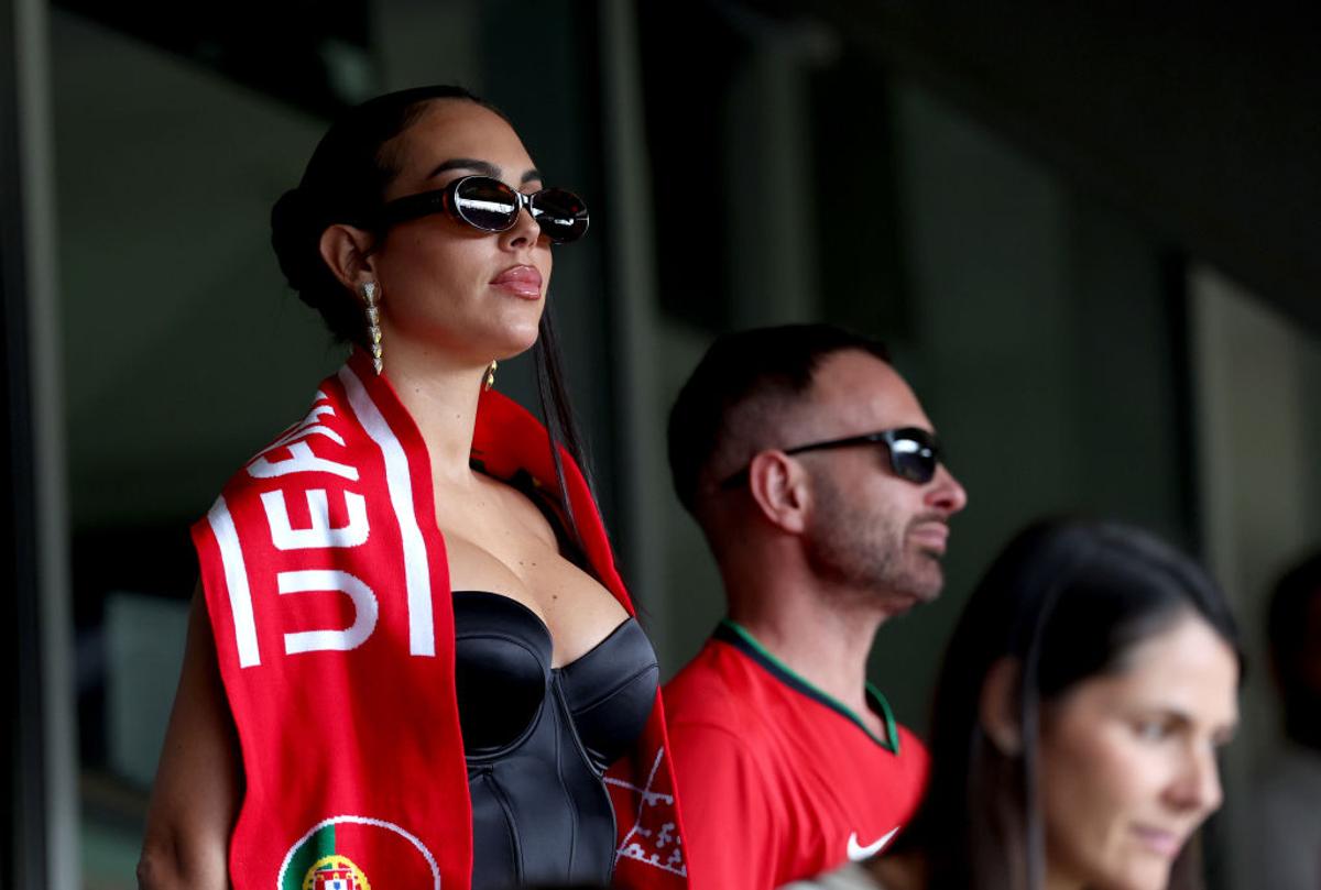 Iubita lui Cristiano Ronaldo a întors toate capetele la Dortmund! Cum a fost surprinsă în tribune la Turcia  - Portugalia