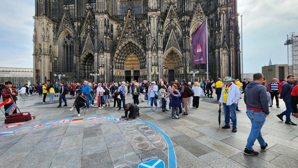 Imagini spectaculoase cu fanii români, înainte de Belgia – România