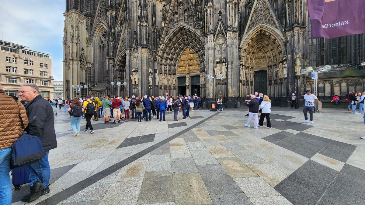 Imagini spectaculoase cu fanii români, înainte de Belgia – România