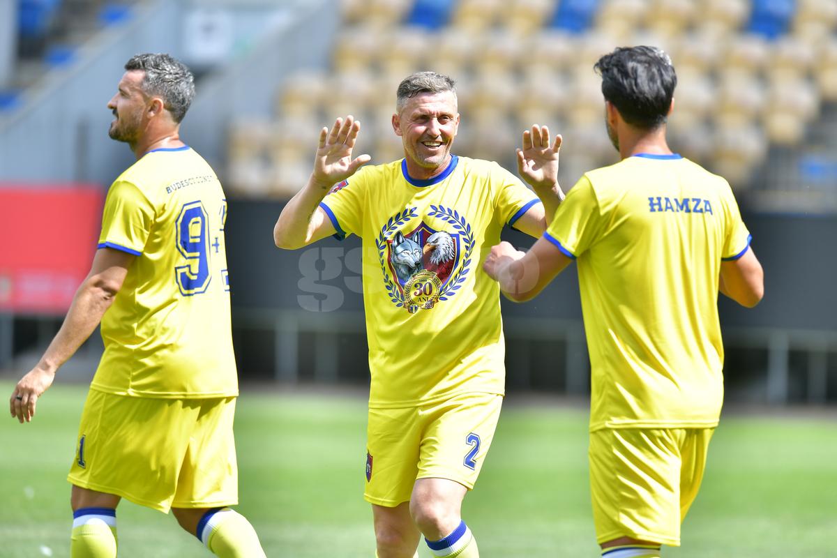 Show total la reeditarea XXL a Cupei României 1995, Petrolul – Rapid: „Ia liftul, «Vioară»!” + cum au „blătuit” partida și imagini inedite din meci și de la petrecere
