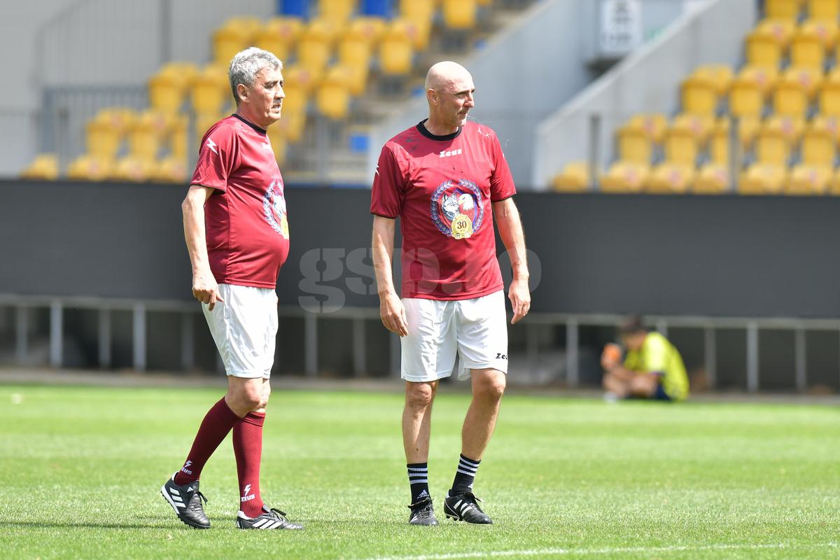 Show total la reeditarea XXL a Cupei României 1995, Petrolul – Rapid: „Ia liftul, «Vioară»!” + cum au „blătuit” partida și imagini inedite din meci și de la petrecere