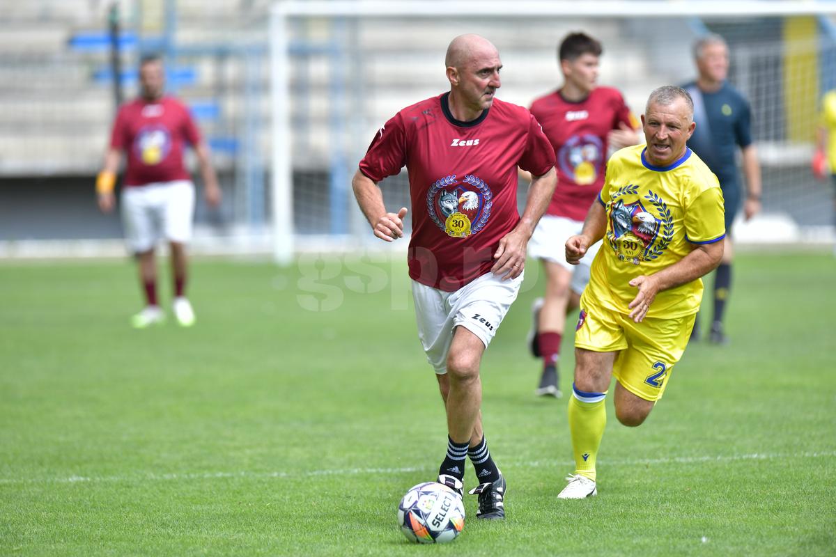 Show total la reeditarea XXL a Cupei României 1995, Petrolul – Rapid: „Ia liftul, «Vioară»!” + cum au „blătuit” partida și imagini inedite din meci și de la petrecere