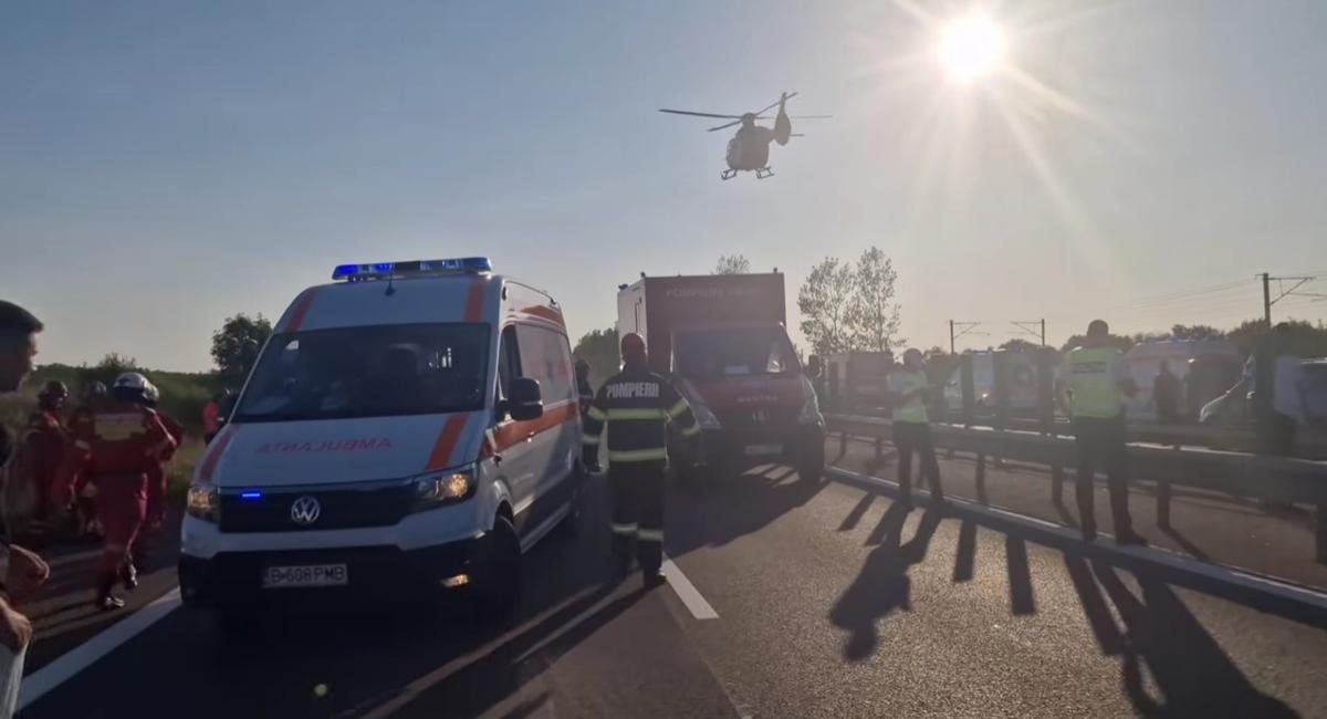 Accident grav pe A2, în care a fost implicat autocarul unei echipe de baschet din Oradea