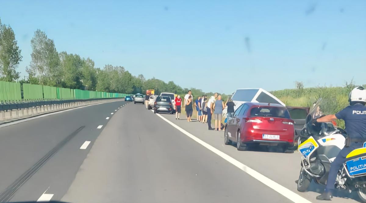 Accident grav pe A2, în care a fost implicat autocarul unei echipe de baschet din Oradea