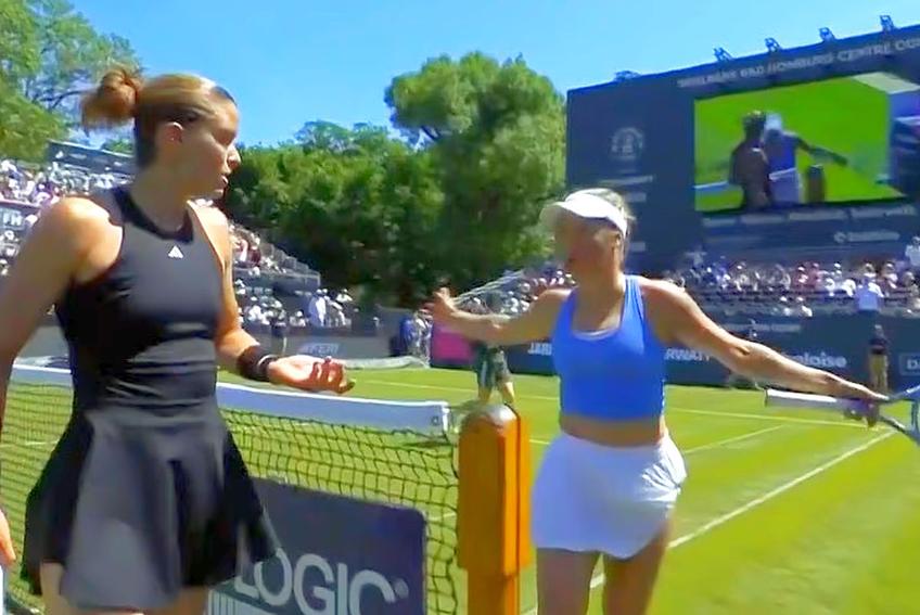 Maria Sakkari și Yulia Putintseva s-au înjurat la finalul meciului / Foto: Captură X