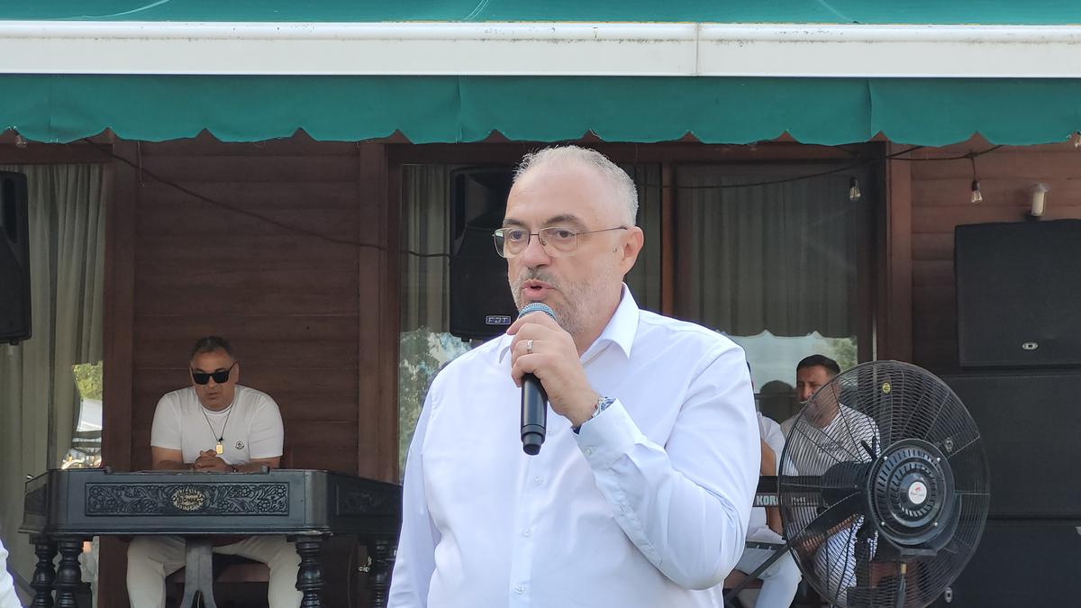 Show total la reeditarea XXL a Cupei României 1995, Petrolul – Rapid: „Ia liftul, «Vioară»!” + cum au „blătuit” partida și imagini inedite din meci și de la petrecere