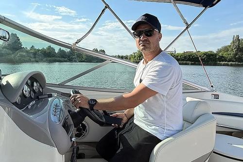 Budescu a fost într-o vacanță prelungită de când și-a desfăcut contractul cu Gloria Buzău / foto: instagram.com/budescuconstantin10