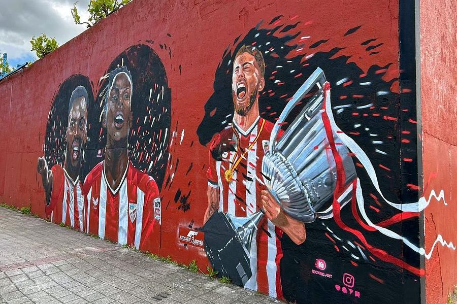 Așa arăta pictura înainte de a fi vandalizată L-au șters din emblematica pictură murală, după ce au auzit că vrea la Barcelona: „Voi nu faceți parte din această familie!”
