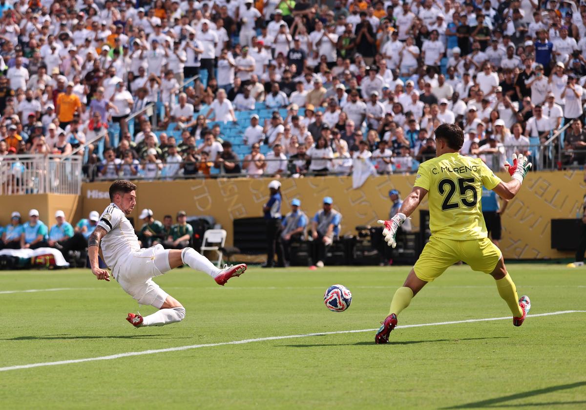 Real Madrid - Pachuca 3-1 » Victorie la pas pentru madrileni la Mondialul Cluburilor, chiar și în 10 oameni din minutul 7