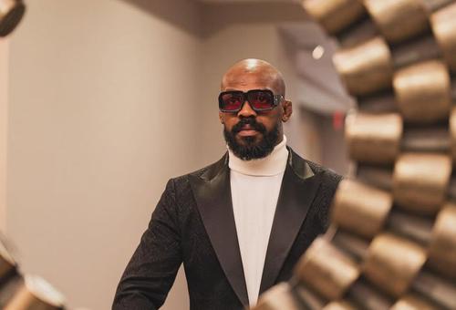 Jon Jones (37 de ani), unul dintre cei mai mari luptători din istoria sporturilor de contact, campion la categoria grea în UFC, și-a anunțat astăzi oficial retragerea printr-un mesaj postat pe contul său de X.