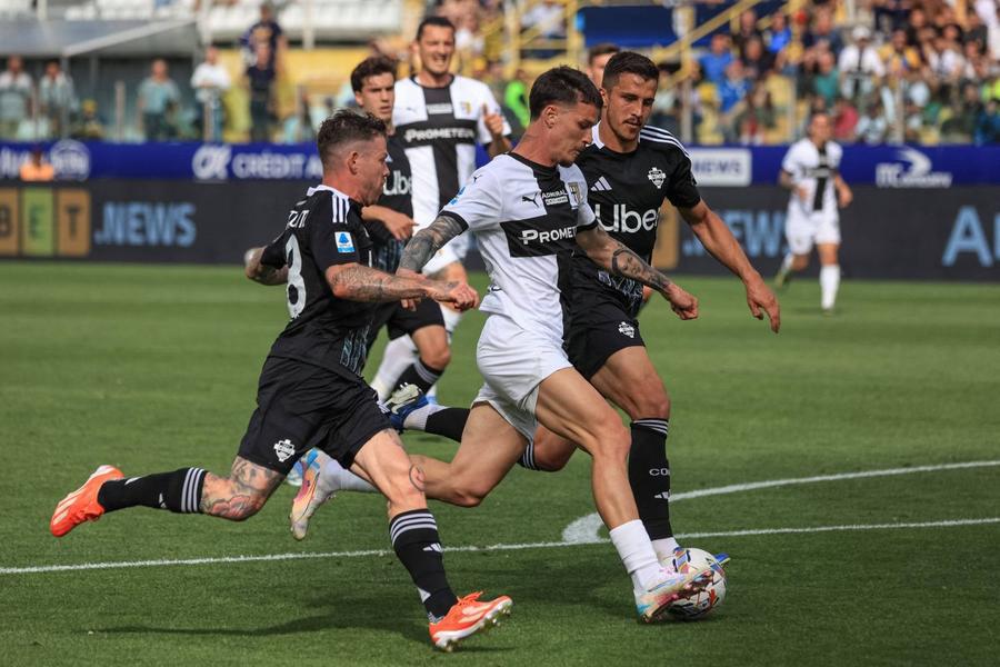 Transferul lui Dennis Man, subiect „fierbinte” în Serie A » Vrea salariu de 1,8 milioane de euro, dar fostul antrenor îi recomandă „antrenament mental”