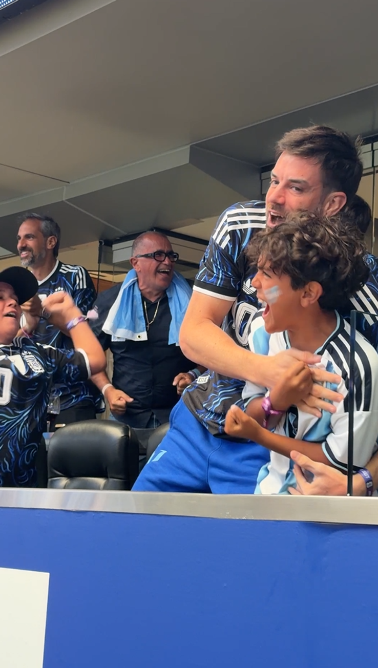 Copiii lui Messi celebrează reușita tatălui lor la meciul cu Austria // Foto: Ionuț Iordache (GSP)