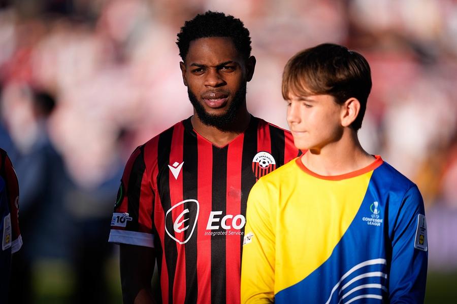 Ronaldo Webster a fost achiziționat de Shkendija în 2024, de la Bregalnica Stip, în schimbul sumei de 85.000 de euro. Foto: Imago „Vreau să schimb viitorul familiei mele!” » Cine e noul fundaș al Universității Craiova: „diamantul” din Caraibe și-a transformat drama în carieră