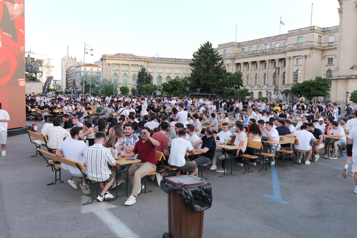Cum s-a trăit la București meciul Argentinei cu Austria: frenezie pentru Messi în piața George Enescu