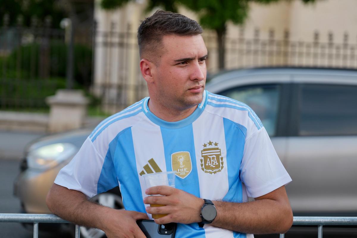 Cum s-a trăit la București meciul Argentinei cu Austria: frenezie pentru Messi în piața George Enescu