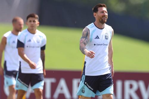 Lionel Messi, relaxat, la antrenamentul reprezentativei Argentinei / Foto: Imago