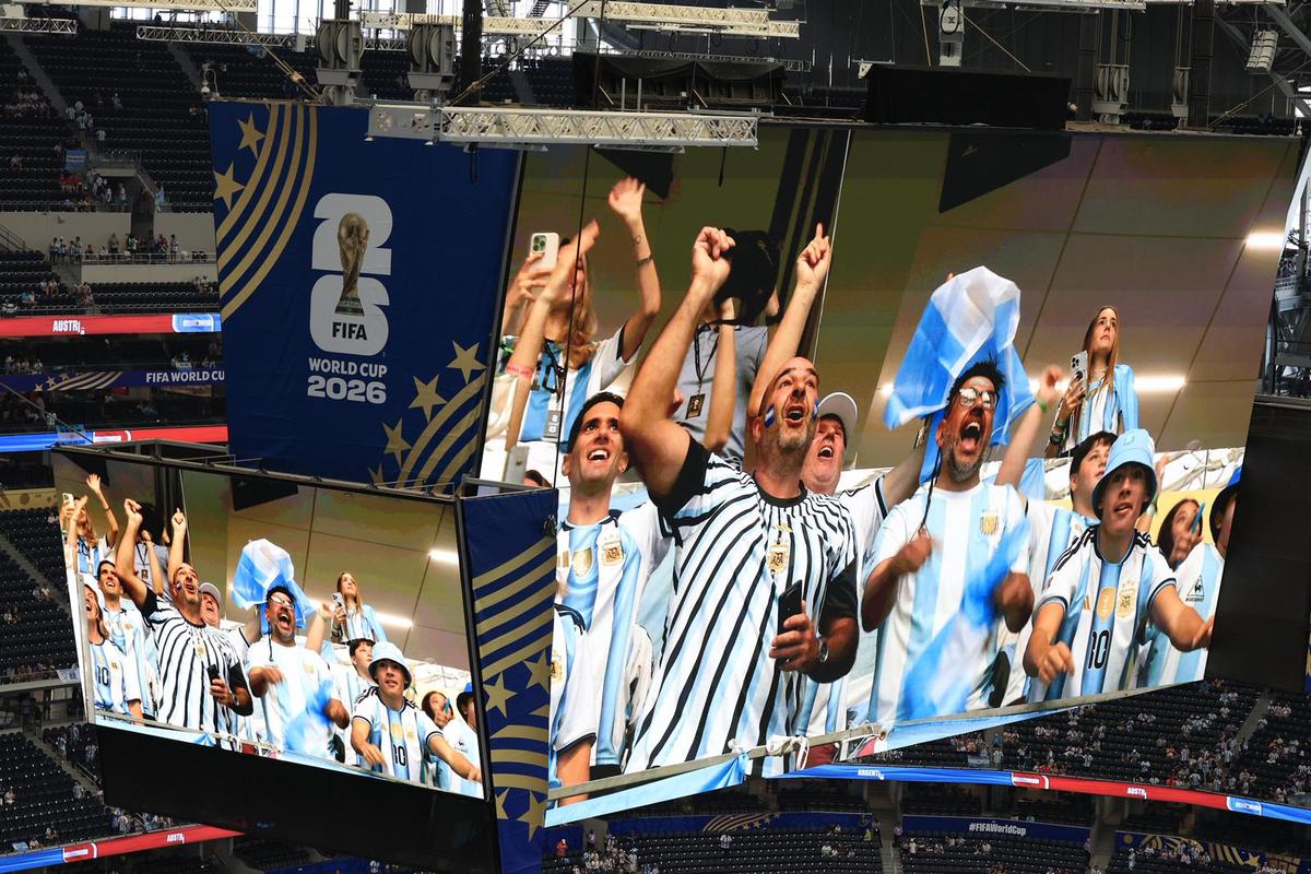 MESSI! MESSI! MESSI! » Cel mai mare fotbalist din istorie aduce o nouă victorie Argentinei, care se califică în 16-imi la Mondial!