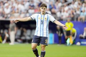 Planul e făcut: ce face Julian Alvarez ca să se transfere la Barcelona