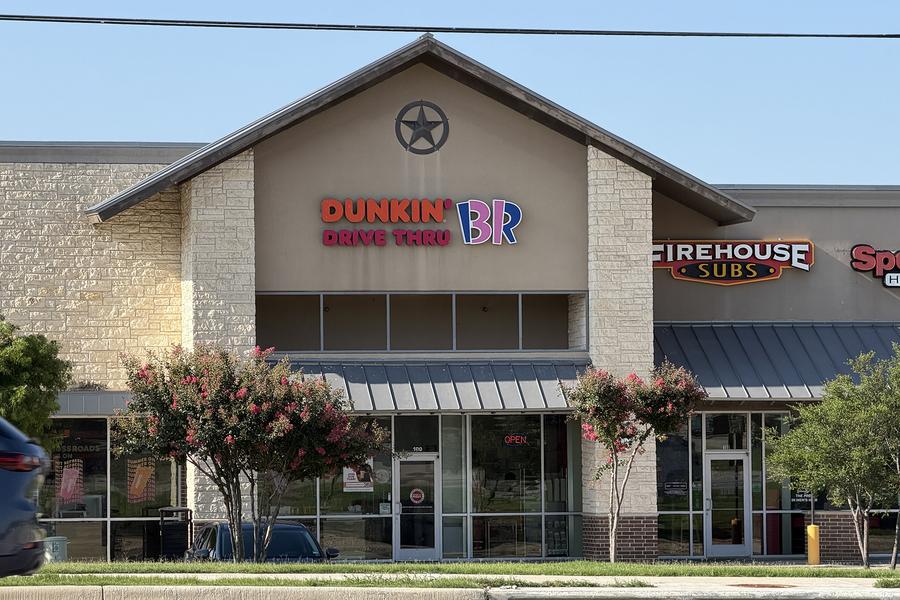 Totul e mai mare în Texas! Benzinării cu sute de pompe și hypermarketuri cât un stadion de fotbal