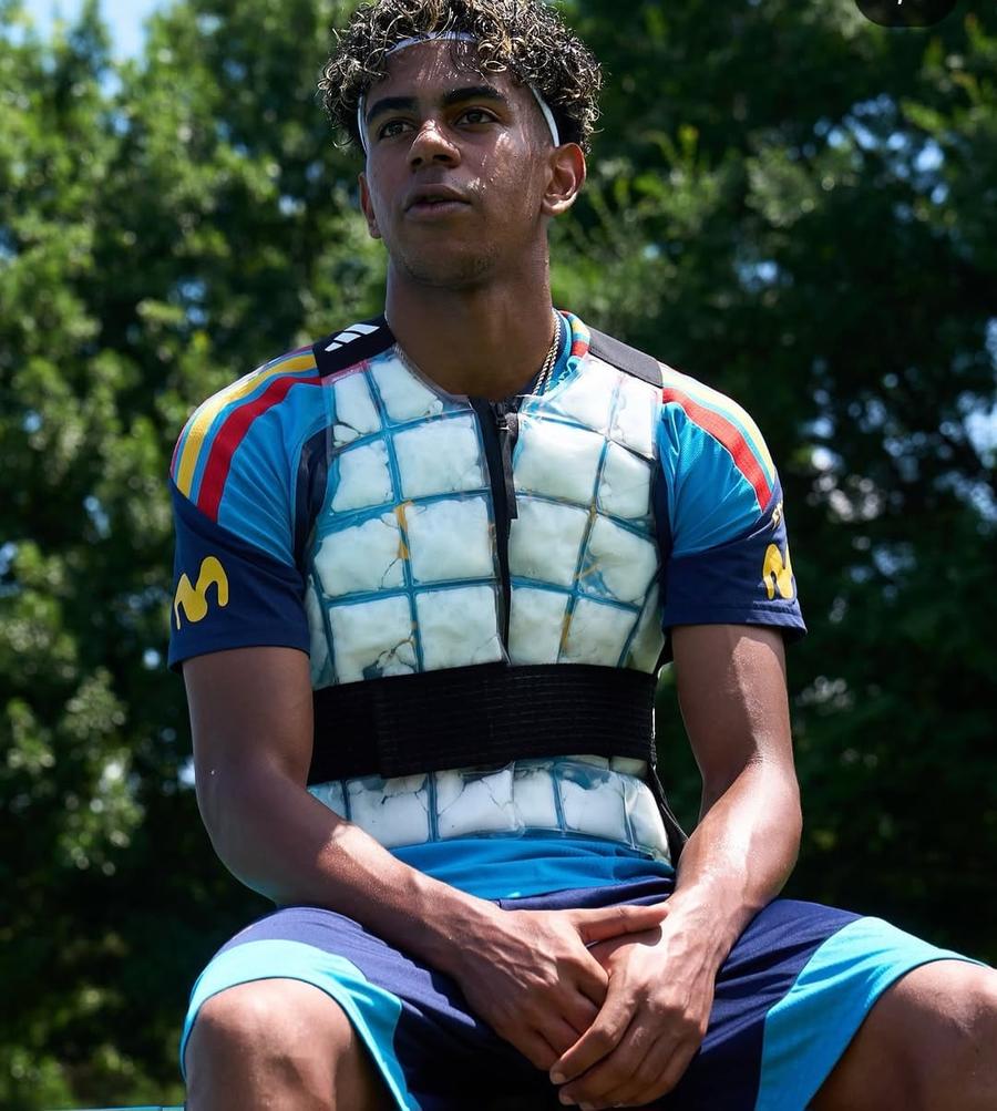 Veste cool pentru fotbaliști Fițe SF pentru fotbaliștii de la Mondiale: veste de răcire și ghete care-ți răcesc piciorul