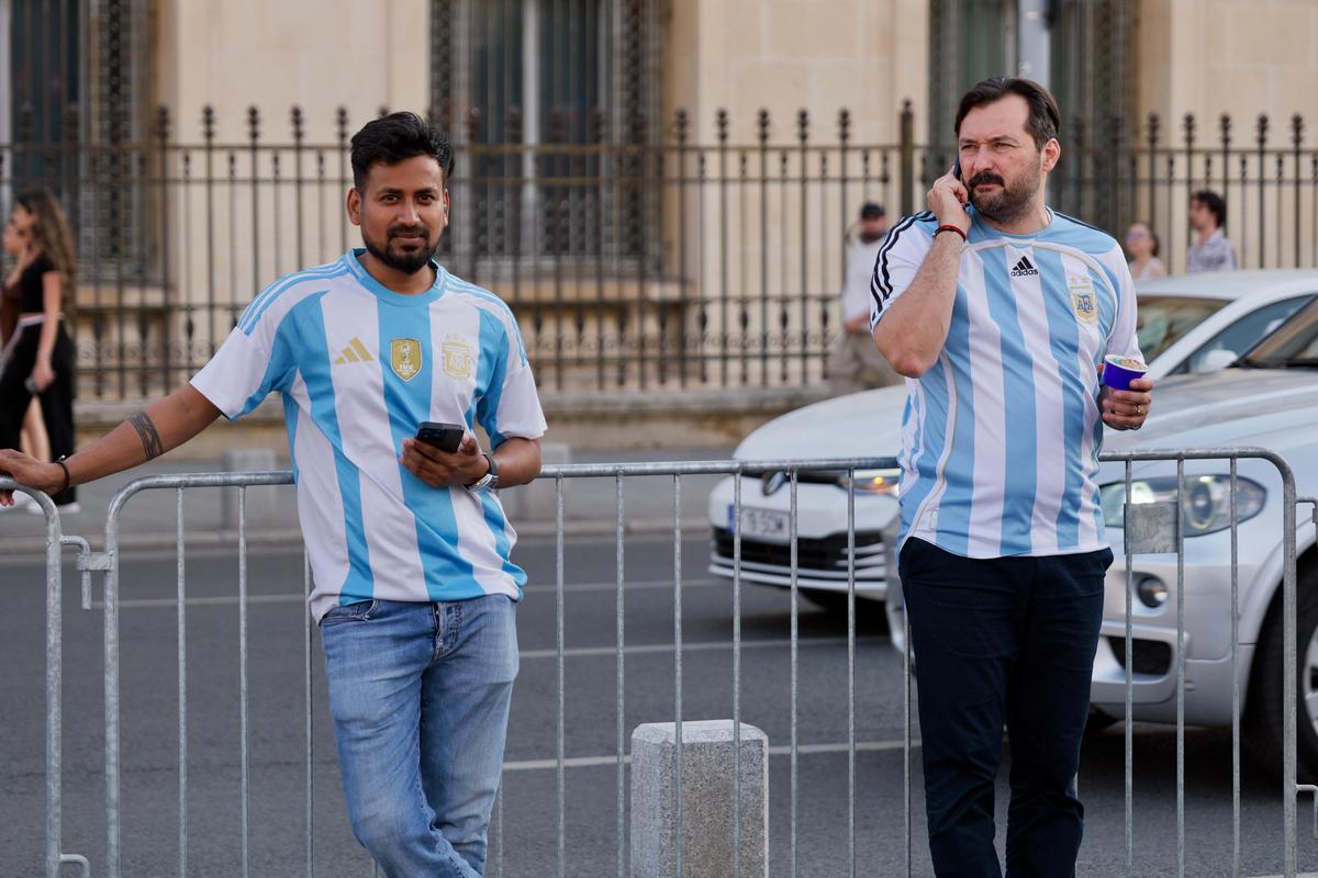 Cum s-a trăit la București meciul Argentinei cu Austria: frenezie pentru Messi în piața George Enescu