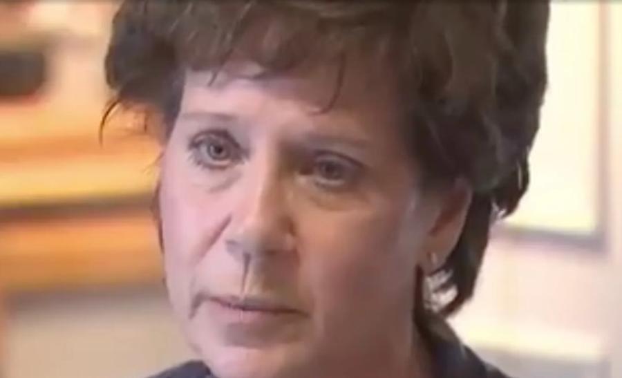Doamna Lynna Brown (65) de ani a înstrăinat amintirea familiei, dorind să reamenajeze subsolul casei / Foto: Instagram Englezii și-au cumpărat masă de biliard de la o bunică: „Era moștenire de familie, dar luăm bilete cu banii ăia!”