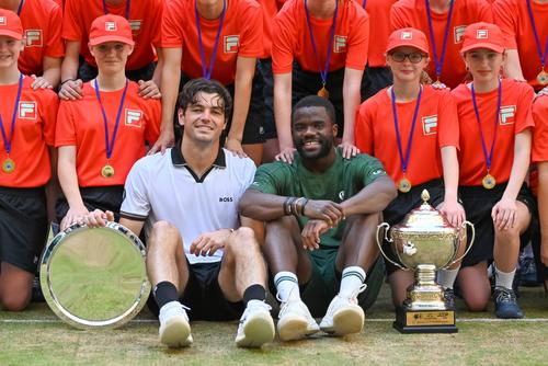 Tiafoe și Fritz, după finala de la Halle / FOTO: Imago
