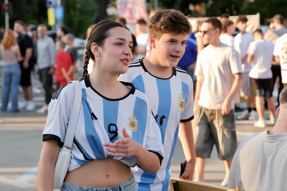 Cum s-a trăit la București meciul Argentinei cu Austria: frenezie pentru Messi în piața George Enescu