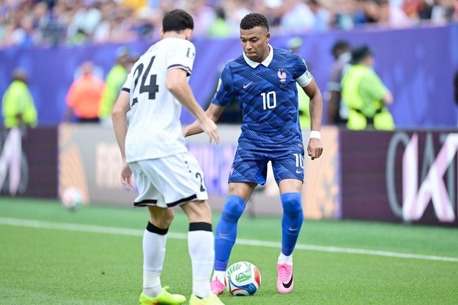 Kylian Mbappe, în Franța - Irak // FOTO: Imago Images Brazilianul Ronaldo și-a găsit un urmaș în Europa: „Îmi amintește de mine în perioada de vârf”