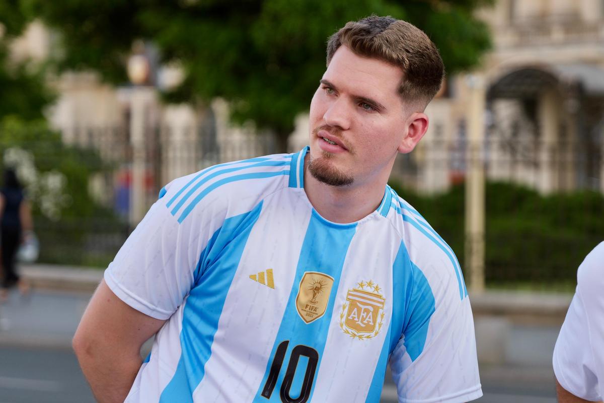 Cum s-a trăit la București meciul Argentinei cu Austria: frenezie pentru Messi în piața George Enescu