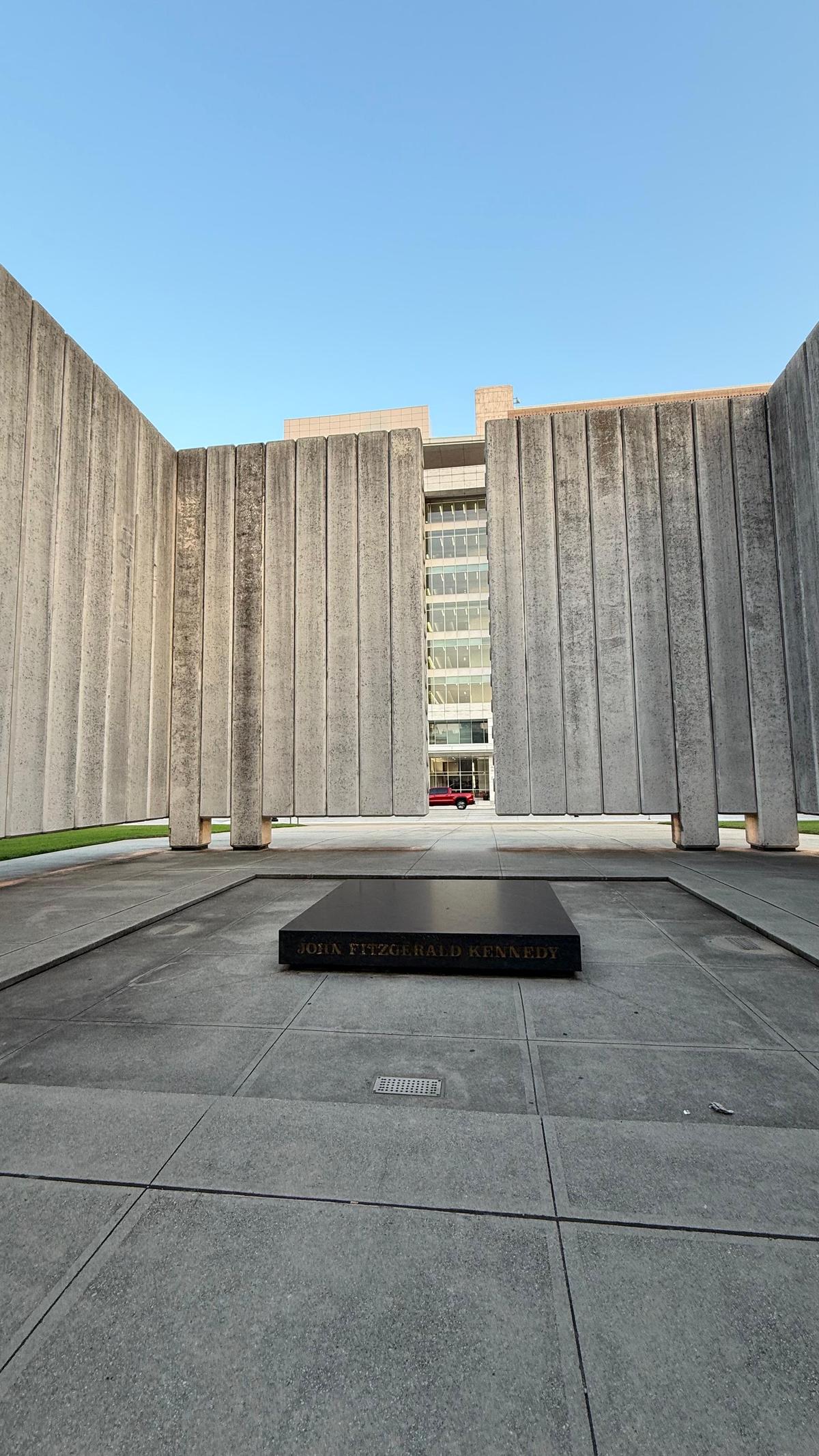 Dealey Plaza, locul în care a fost asasinat John F. Kennedy