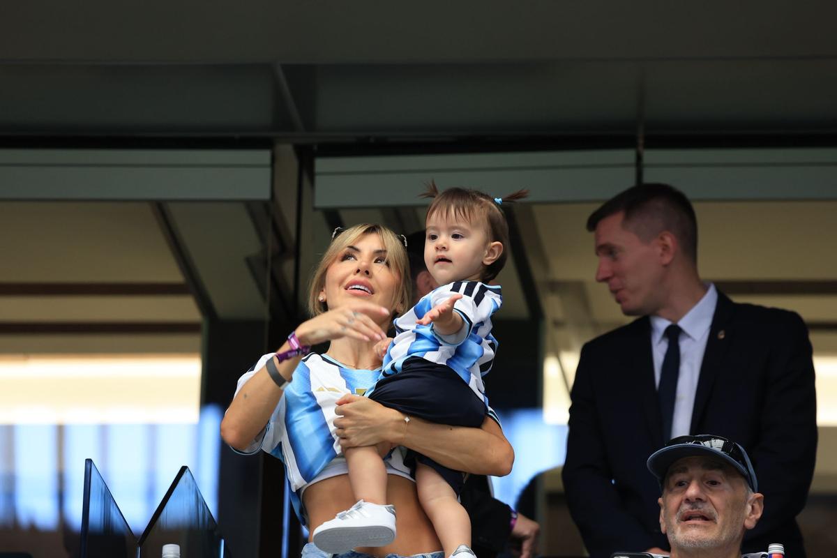MESSI! MESSI! MESSI! » Cel mai mare fotbalist din istorie aduce o nouă victorie Argentinei, care se califică în 16-imi la Mondial!