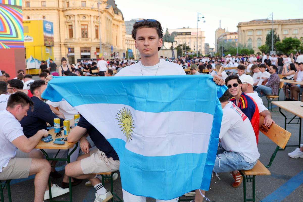 Cum s-a trăit la București meciul Argentinei cu Austria: frenezie pentru Messi în piața George Enescu