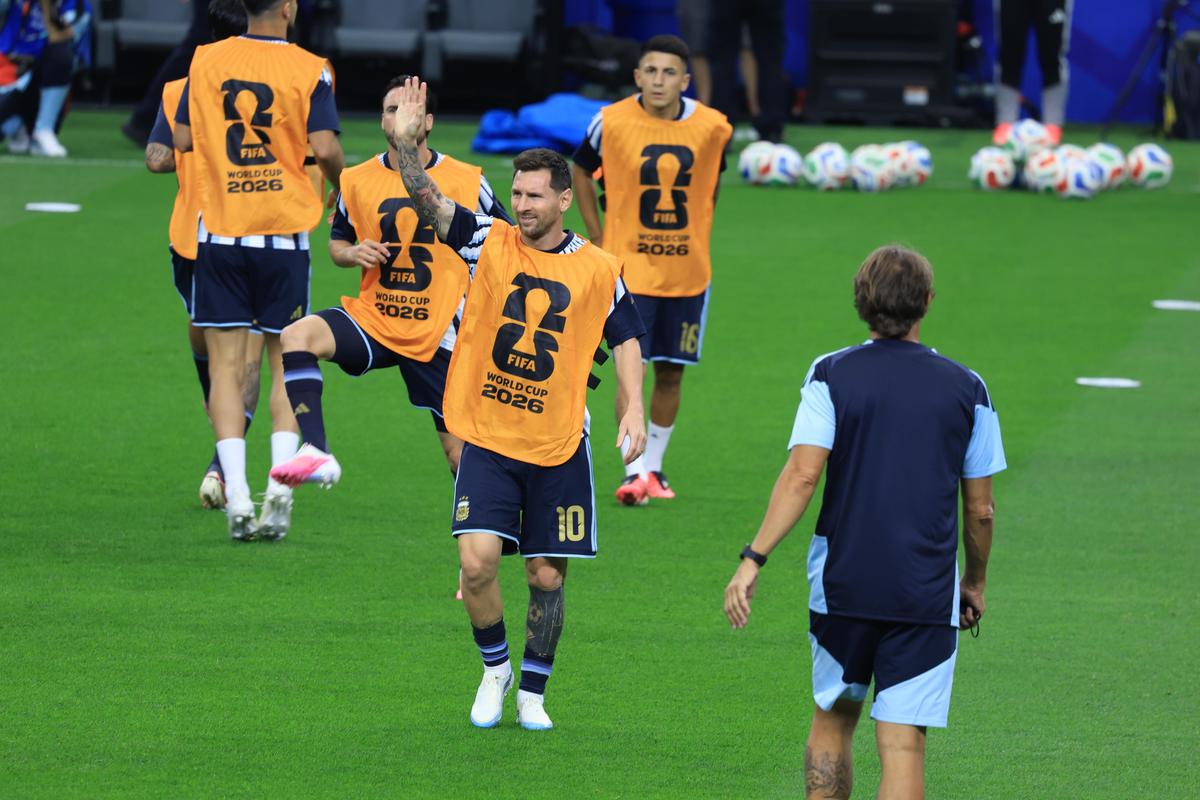 MESSI! MESSI! MESSI! » Cel mai mare fotbalist din istorie aduce o nouă victorie Argentinei, care se califică în 16-imi la Mondial!