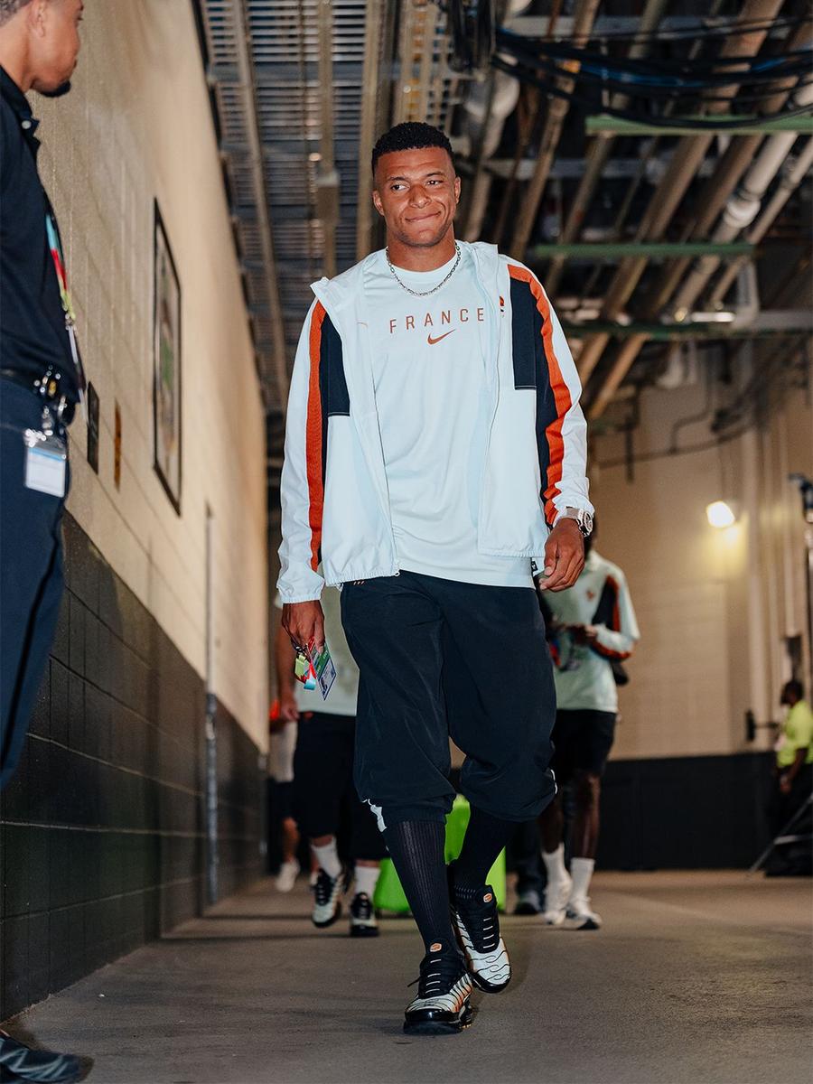 Kylian Mbappe, înainte de Franța - Irak // FOTO: X Franța - Irak, meci încheiat după aproape 4 ORE! Mbappe i-a răspuns cu o „dublă” lui Messi