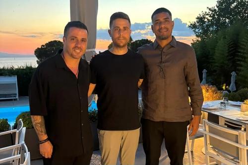 Alessio Lisci (în centru), încadrat de Leo Matos și de Vieirinha