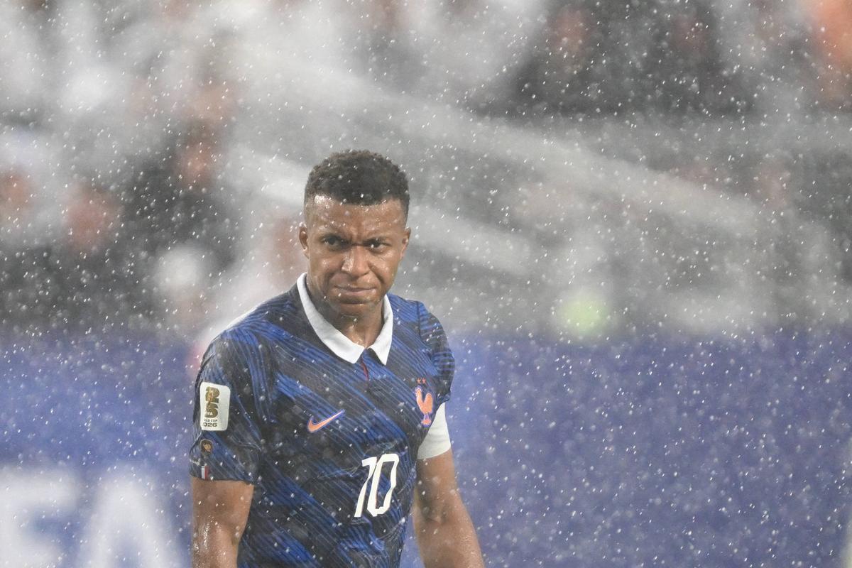 Franța - Irak, meci încheiat după aproape 4 ORE! Mbappe i-a răspuns cu o „dublă” lui  Messi