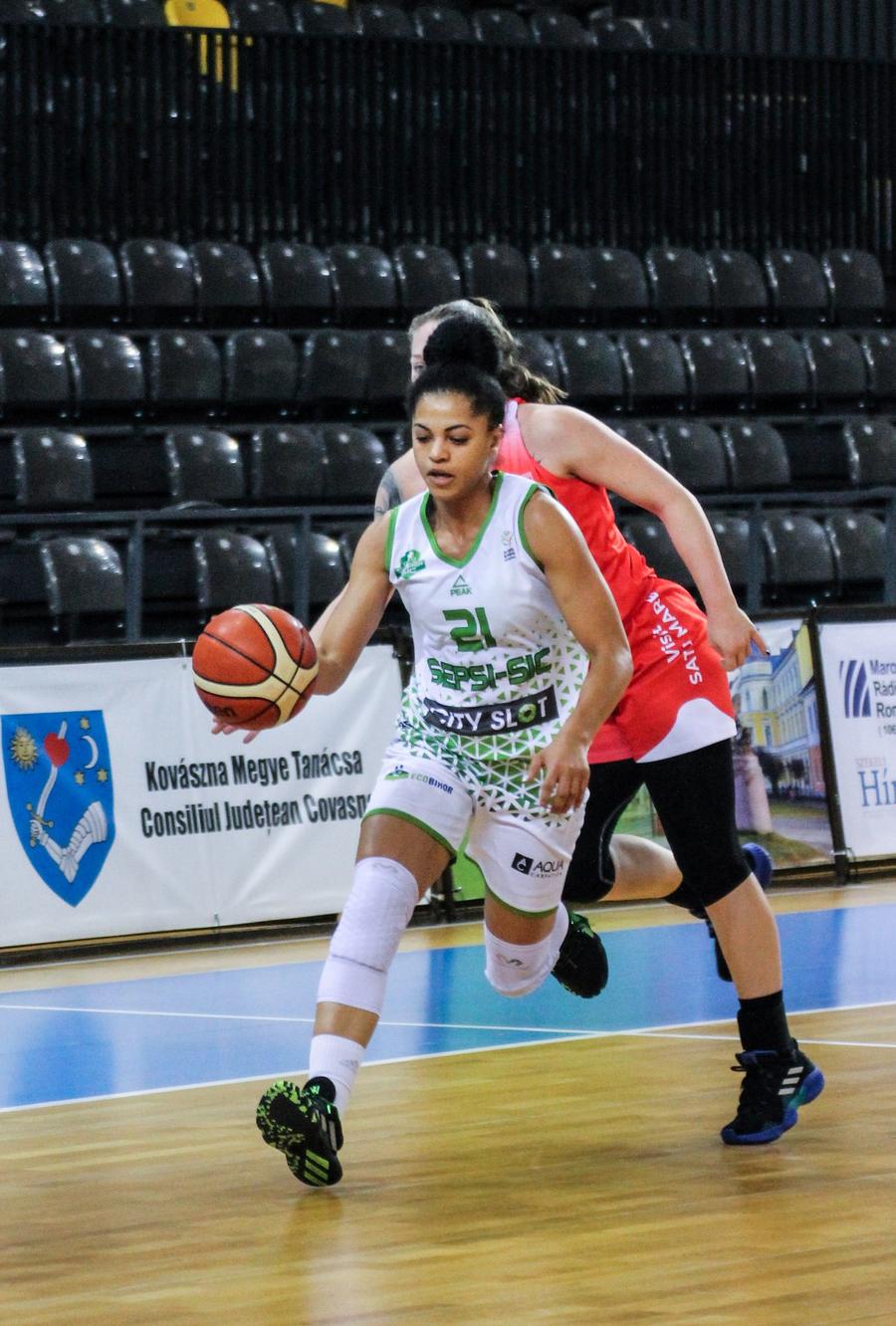 Annemarie Godri-Părău în acțiune FOTO Brigita Miska După o pauză de șapte ani, România va avea din nou reprezentantă în Euroligă, cea mai importantă competiție europeană la nivel de cluburi