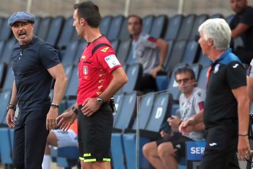 Mihajlovic şi Gasperini nu s-au menajat deloc în duelul de pe marginea terenului // foto: Guliver/gettyimages