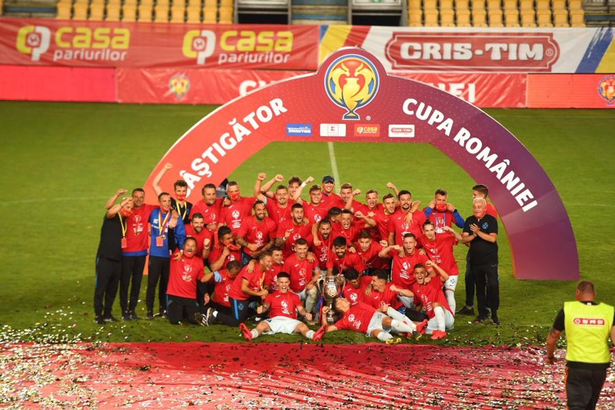 Atac dur la adresa fotbaliștilor după cazurile de coronavirus: „Vai de capul lor! De asta suntem unde suntem”