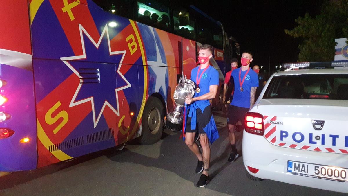 VIDEO SCANDALOS Jucătorii lui FCSB, scandări xenofobe după succesul cu Sepsi: „Ne p***m pe Ungaria voastră! Să-ți dăm la m**e, bozgore!”