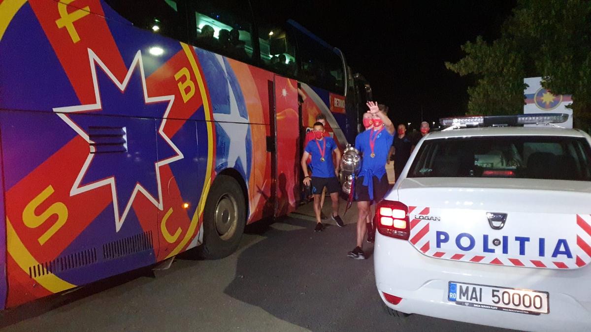 FCSB sărbătorește cu fanii
