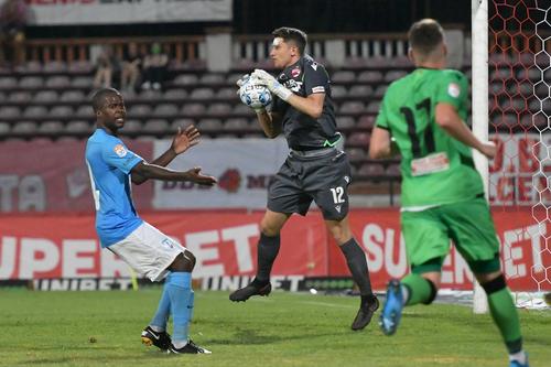 Mihai Eșanu a apărat în 23 de meciuri pentru Dinamo în 2021, ratând doar șase meciuri în care a kucat norvegianul Gudmund Kongshavn // foto: Imago