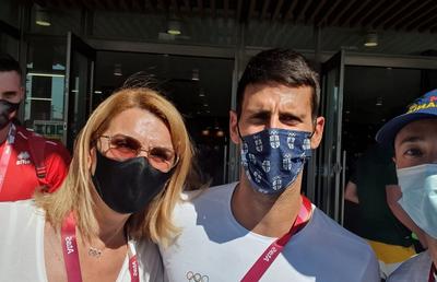 Novak Djokovic e vânat în Satul Olimpic » Toată lumea vrea o poză cu liderul ATP