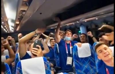 Imagini senzaționale din autocarul „tricolorilor”, după victoria cu Honduras: „Din toată inima pentru România!”