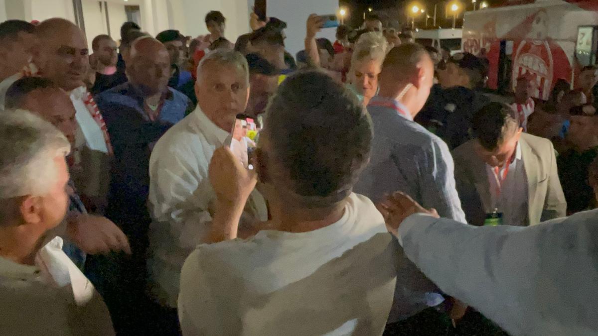 Viktor Orban, premierul Ungariei, a apărut cu fularul lui Sepsi la gât și a fost aplaudat de întreg stadionul » SPP-ul i-a controlat până și pe jurnaliști!