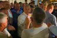 Cum s-a purtat Viktor Orban, premierul Ungariei, cu fanii care l-au așteptat până după miezul nopții