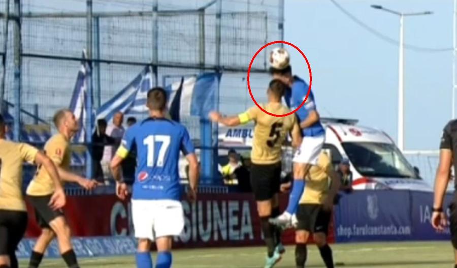 FOTO: Captură TV @Digi Sport 1 Fază ciudată în Farul - Voluntari » Ambulanță pe teren și penalty dictat cu VAR după 3 minute + Verdictul specialistului